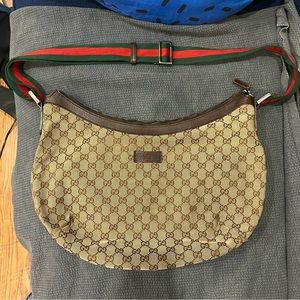 Vintage Authentic Gucci canvas hobo crossbody bag. In very good condition✨